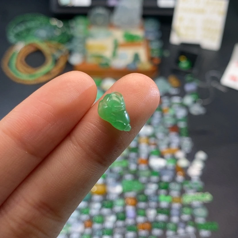 【闪购商品】翡翠挂件未镶嵌白菜