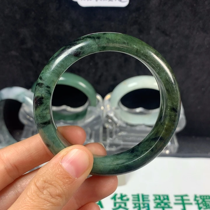 翡翠未镶嵌手镯51号。 53圈
