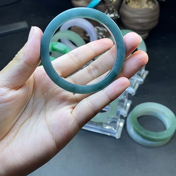 未镶嵌手镯定制翡翠