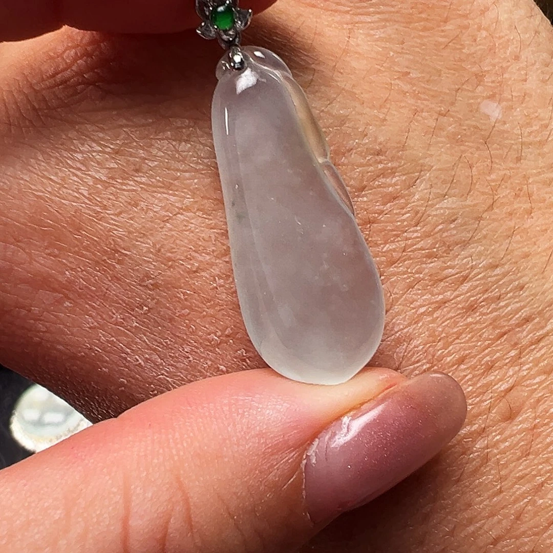 翡翠18K金镶嵌颈饰吊坠