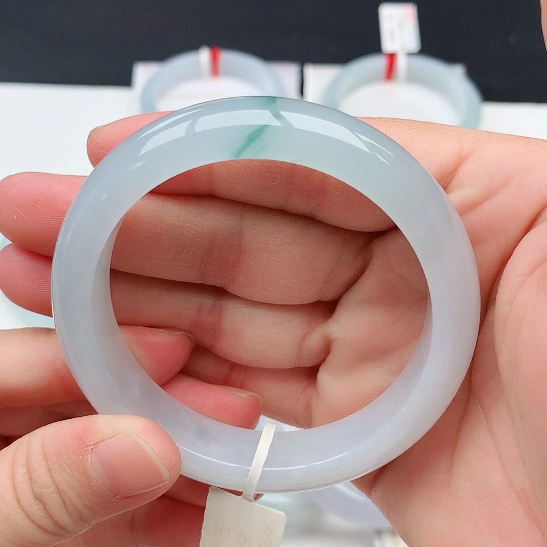 翡翠手镯未镶嵌天然翡翠