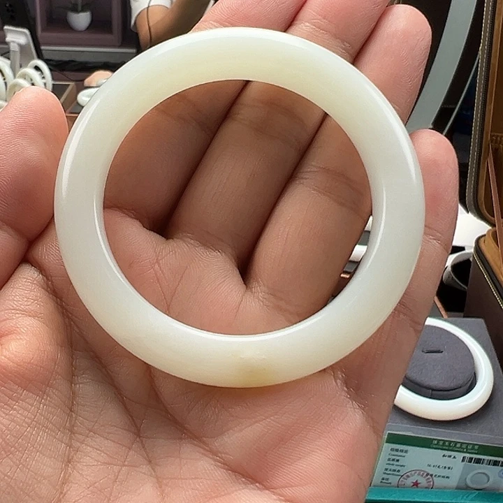 M***y和田玉（白玉）手镯未镶嵌