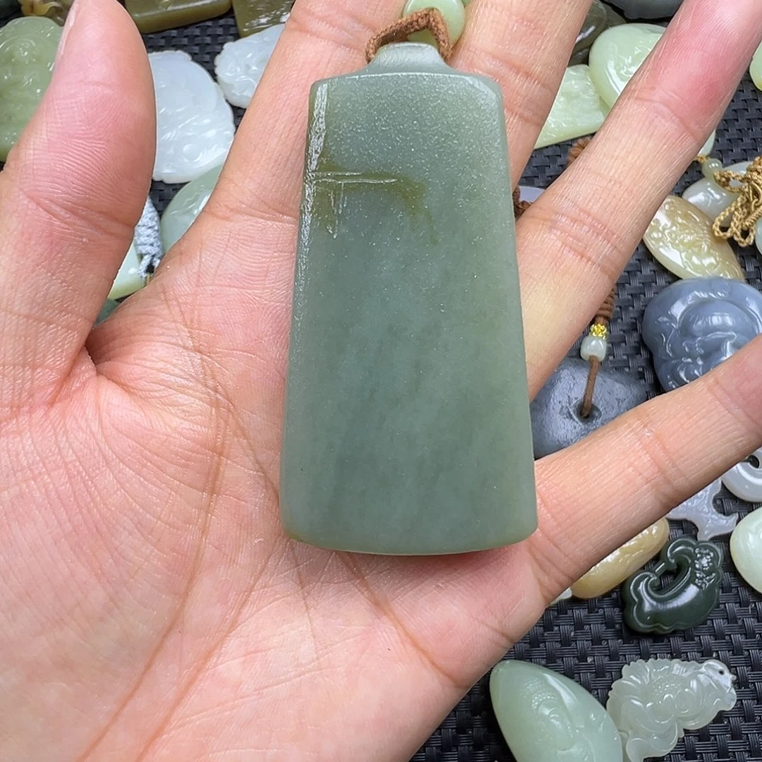 和田玉未镶嵌颈饰有裂漏，不退不换，卡63.5