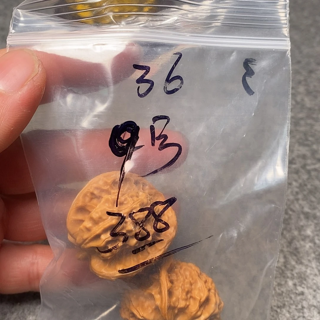 文玩核桃把件三棱