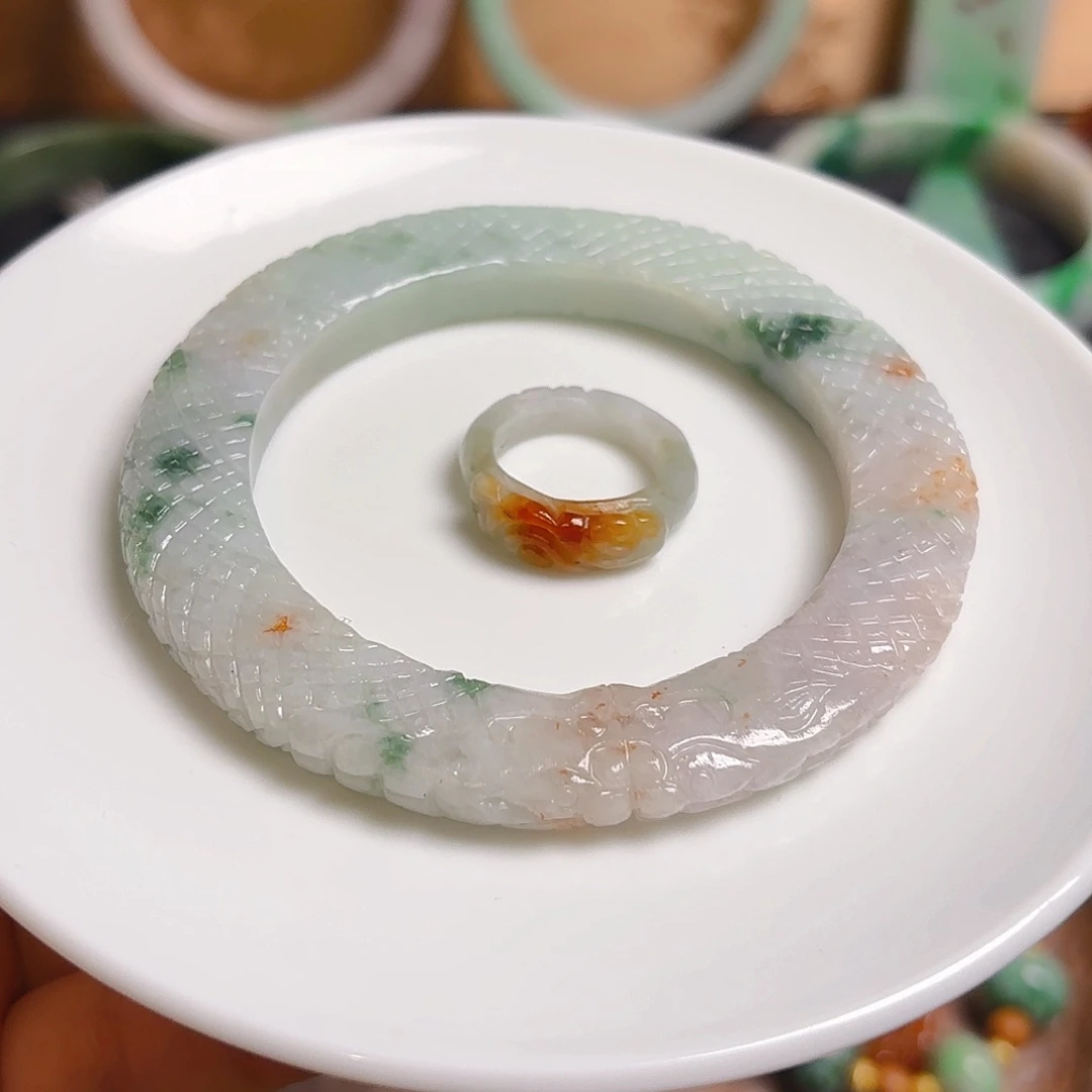 翡翠未镶嵌颈饰价格问主播，非常漏