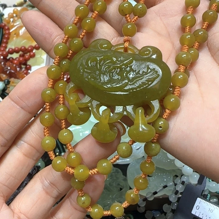 蛇纹石玉未镶嵌吊坠