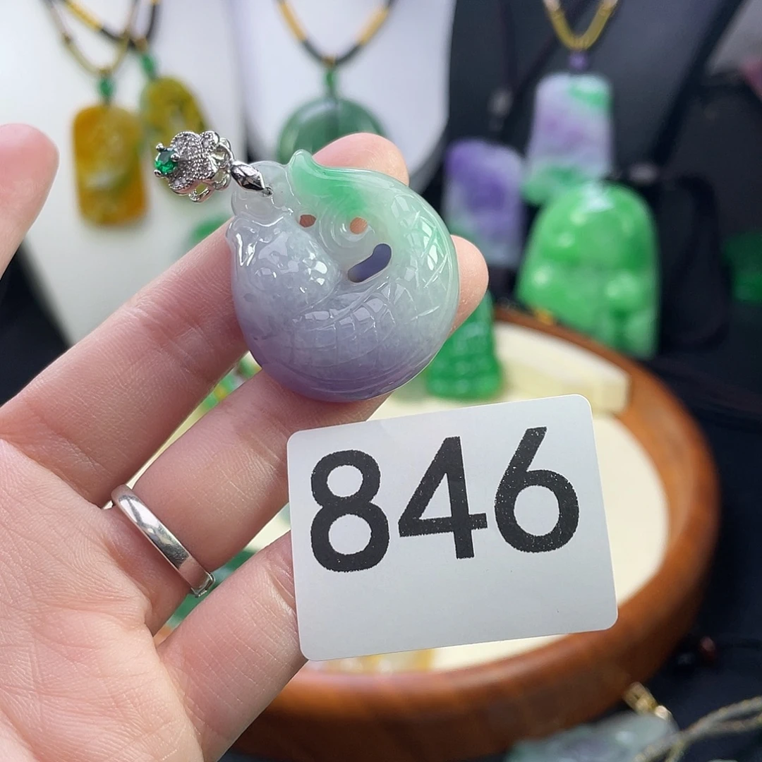 翡翠未镶嵌吊坠(赠链)