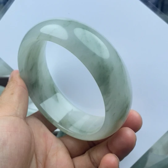 誰***芯石英质玉（金丝玉）未镶嵌手镯