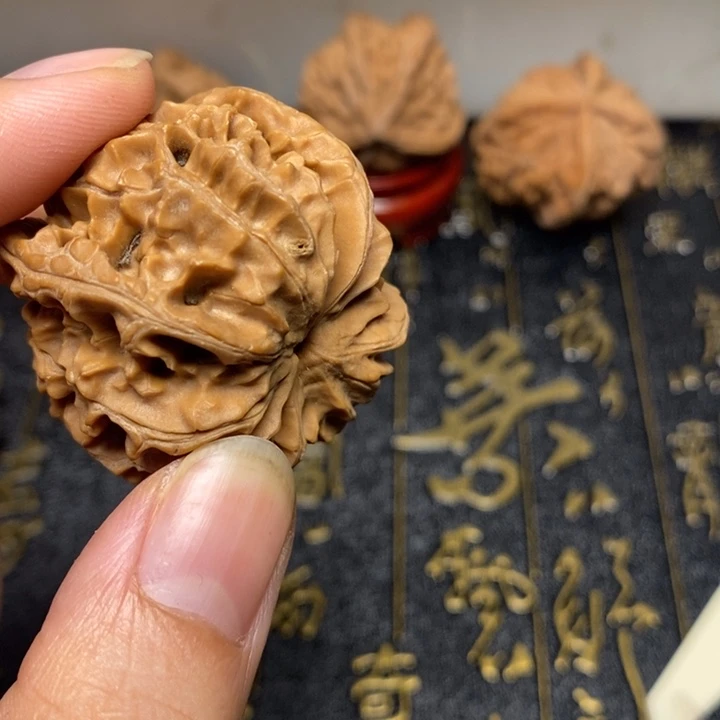 老***米文玩核桃吊坠文玩核桃异形单只有虫眼