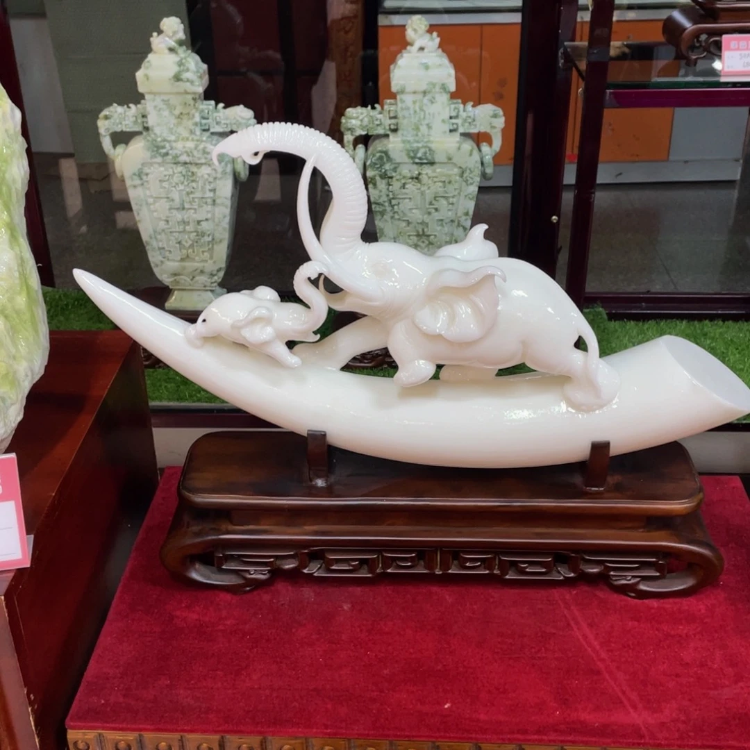 蛇纹石玉未镶嵌摆件