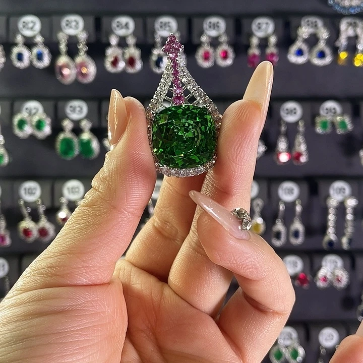 银S925镶嵌祖母绿颈饰