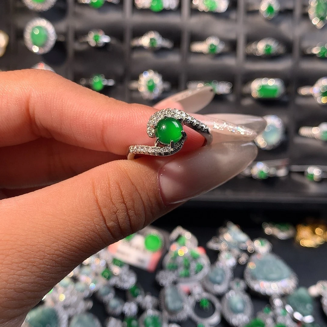 翡翠未镶嵌戒指戒指