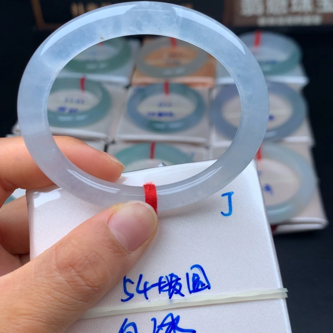 翡翠手镯未镶嵌白冰炸光