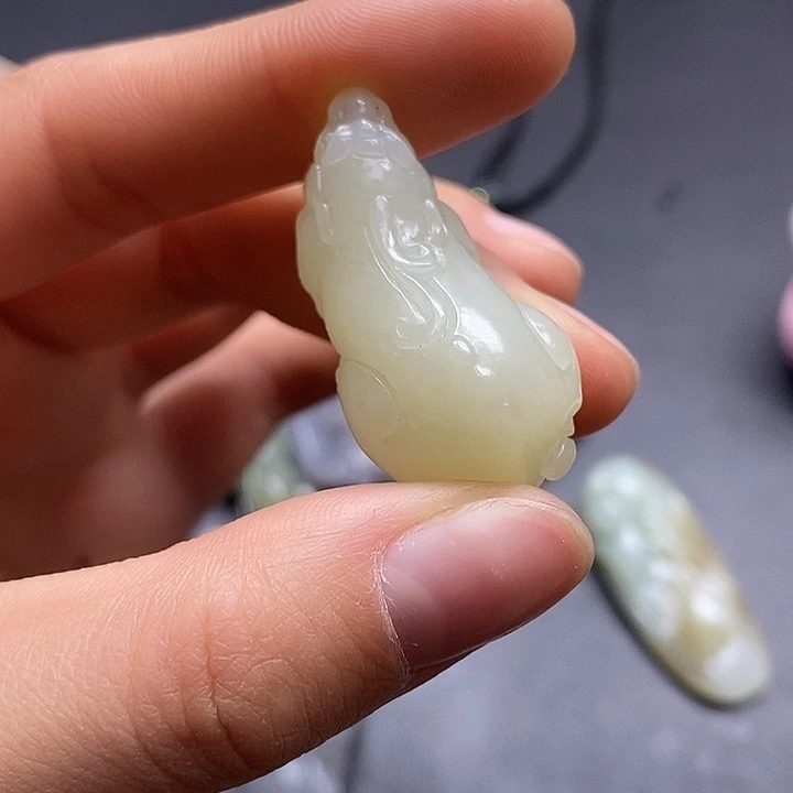 颈饰未镶嵌和田玉小*