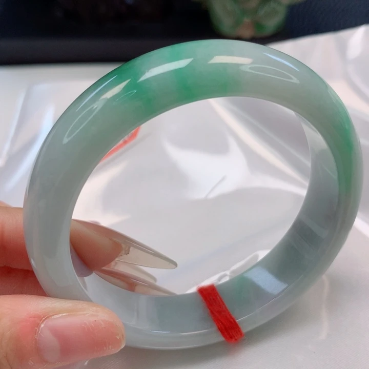 翡翠手镯未镶嵌55圈