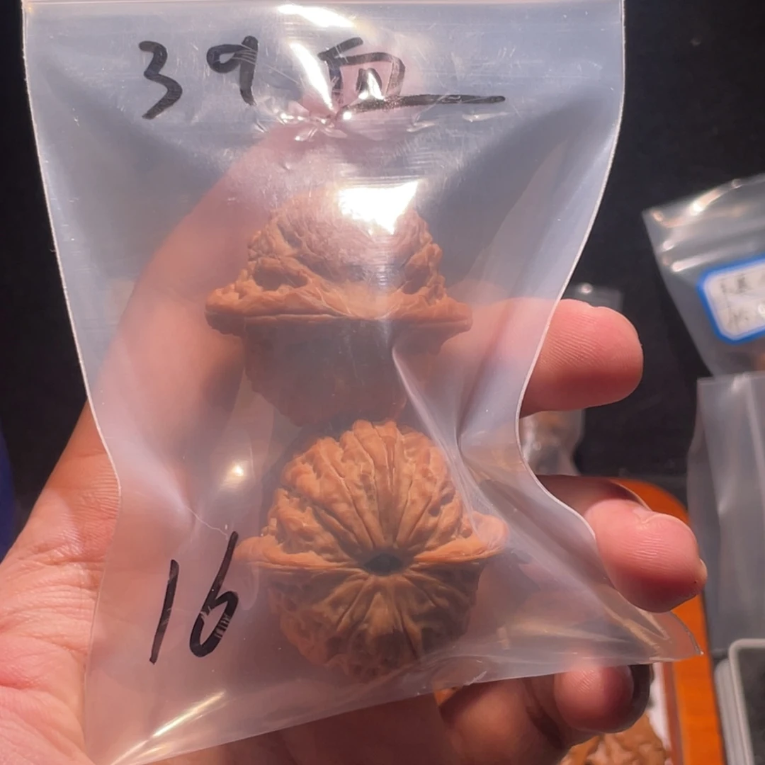 罗***）吊坠文玩核桃39 头货血麒麟