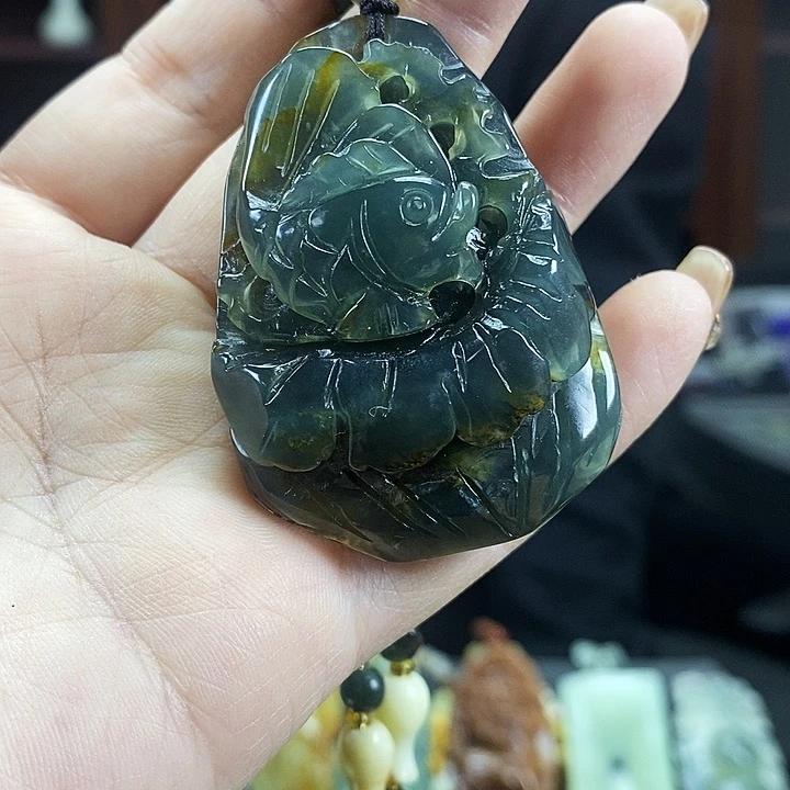 蛇纹石玉吊坠未镶嵌