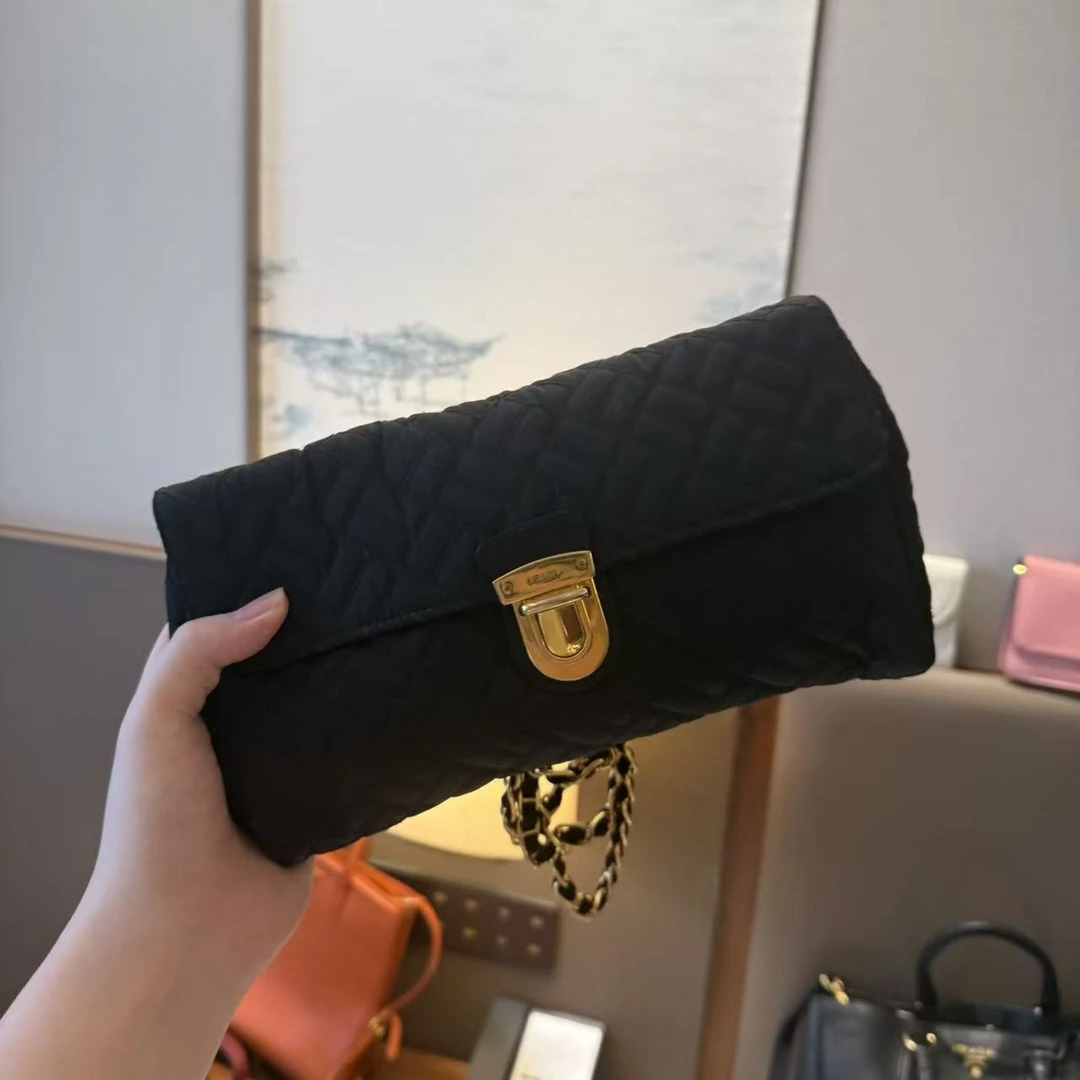 95新 Prada/普拉达 黑色翻盖/二奢包包