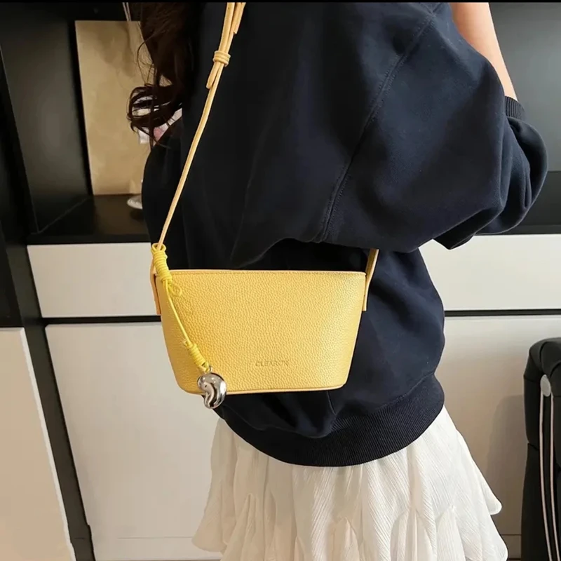 夏天超火轻便软面斜挎小包新款潮流小众高级感法式优雅轻奢挎包女