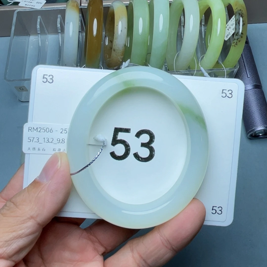 ****青和田玉未镶嵌手镯