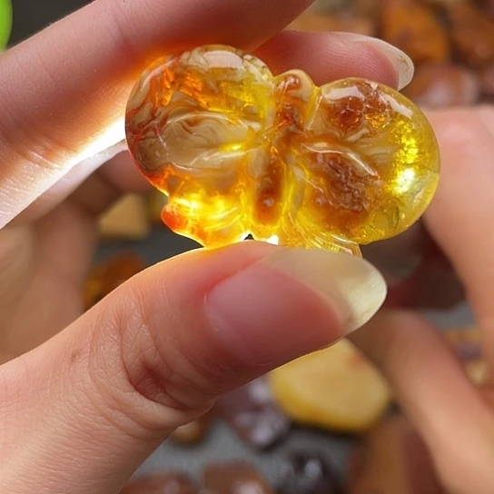 定制琥珀妖花蜡蝴蝶挂件