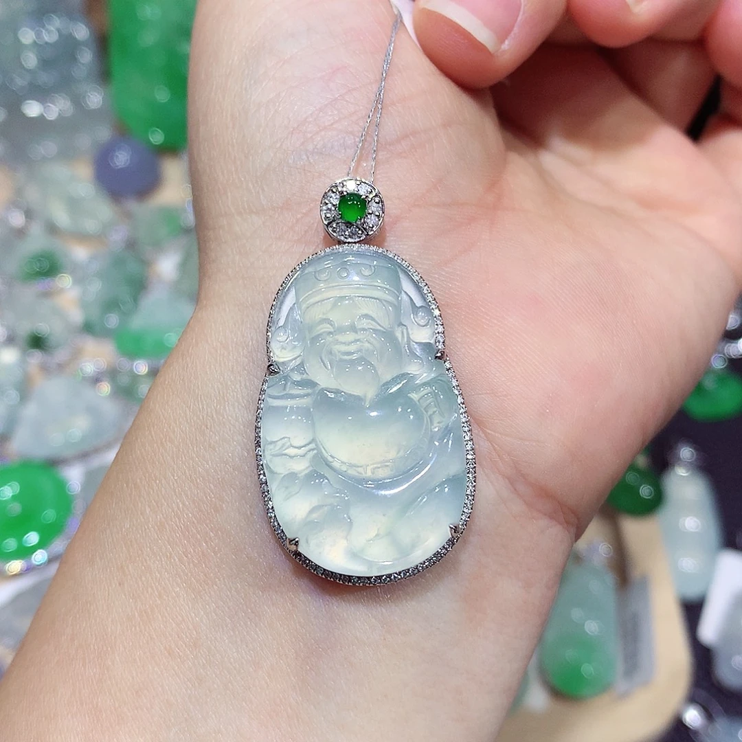 翡翠18K金镶嵌颈饰米爷