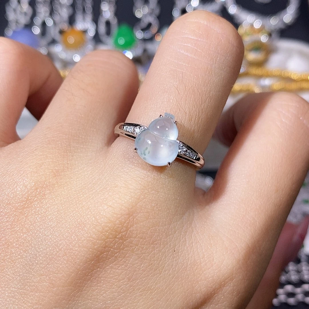 翡翠18K金镶嵌颈饰戒指