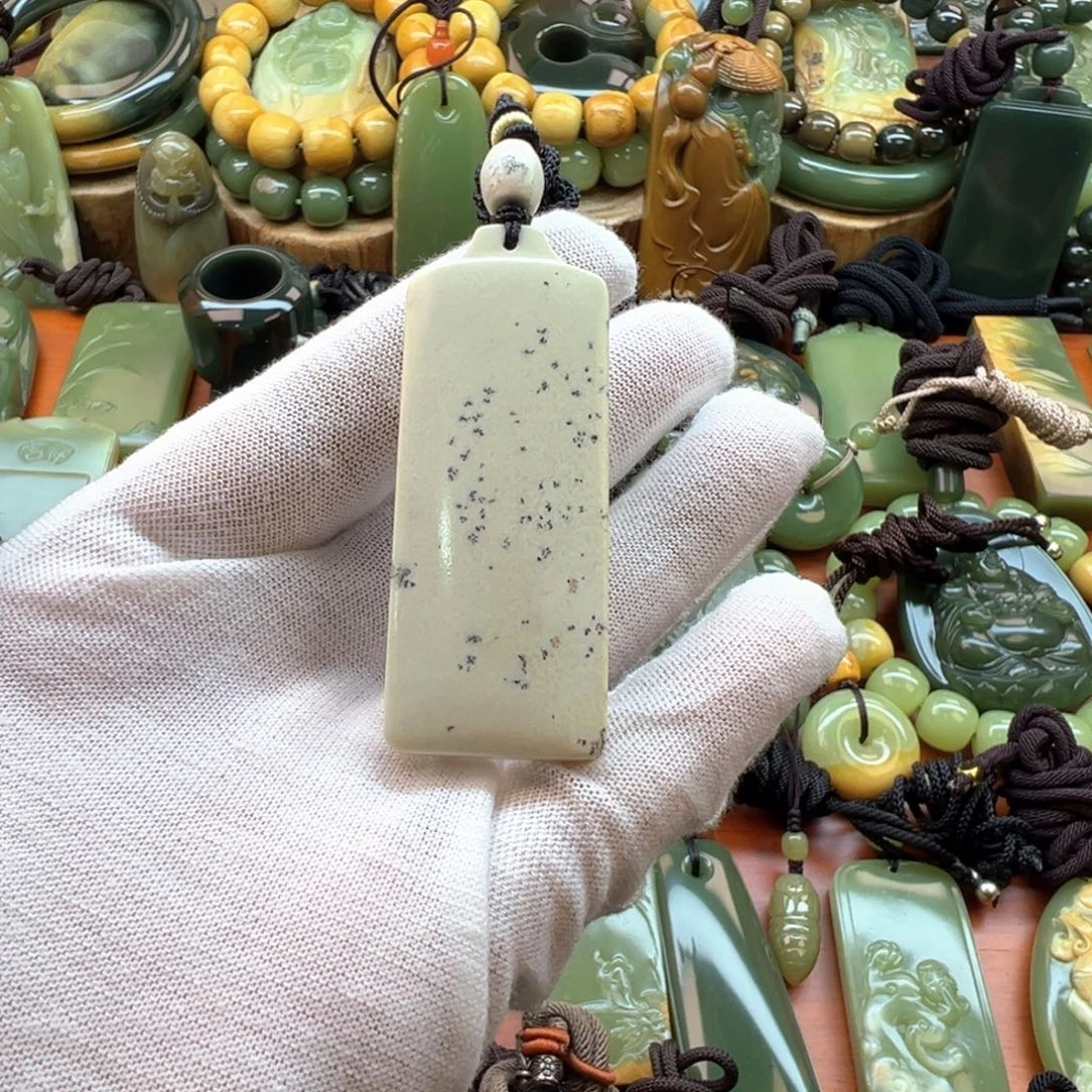 岫岩老玉（透闪石质玉）未镶嵌挂件