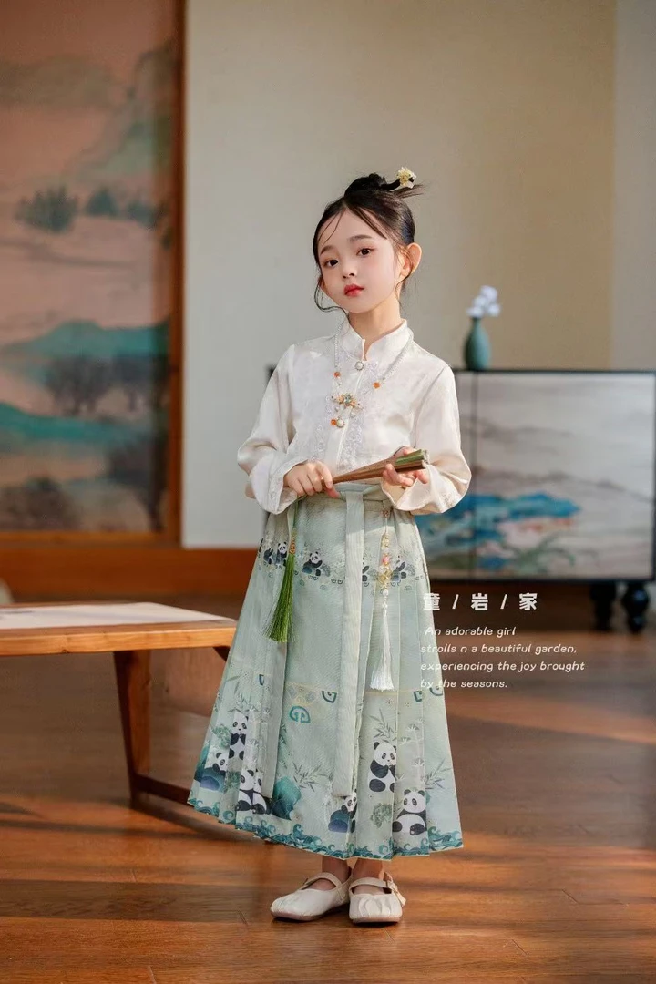 女童熊猫马面裙春款2024新款国风套装女孩宝宝春装90016