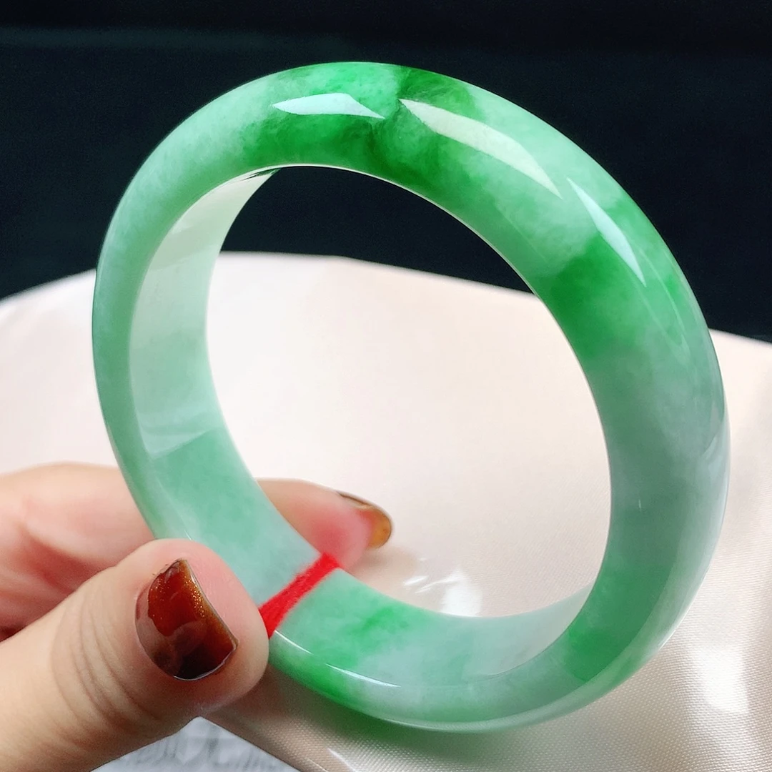 翡翠未镶嵌手镯1965