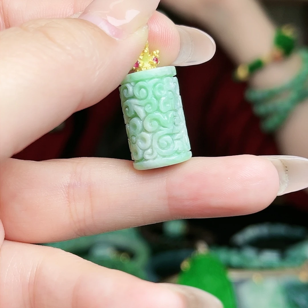 翡翠颈饰未镶嵌吊坠