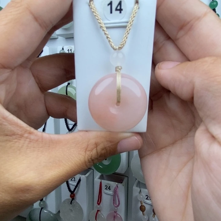 石英质玉未镶嵌颈饰