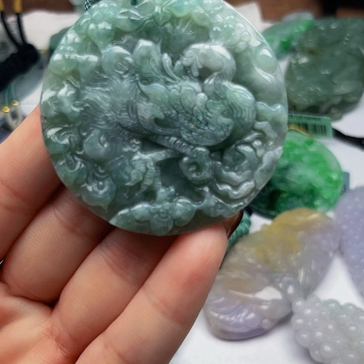 翡翠未镶嵌颈饰挂件