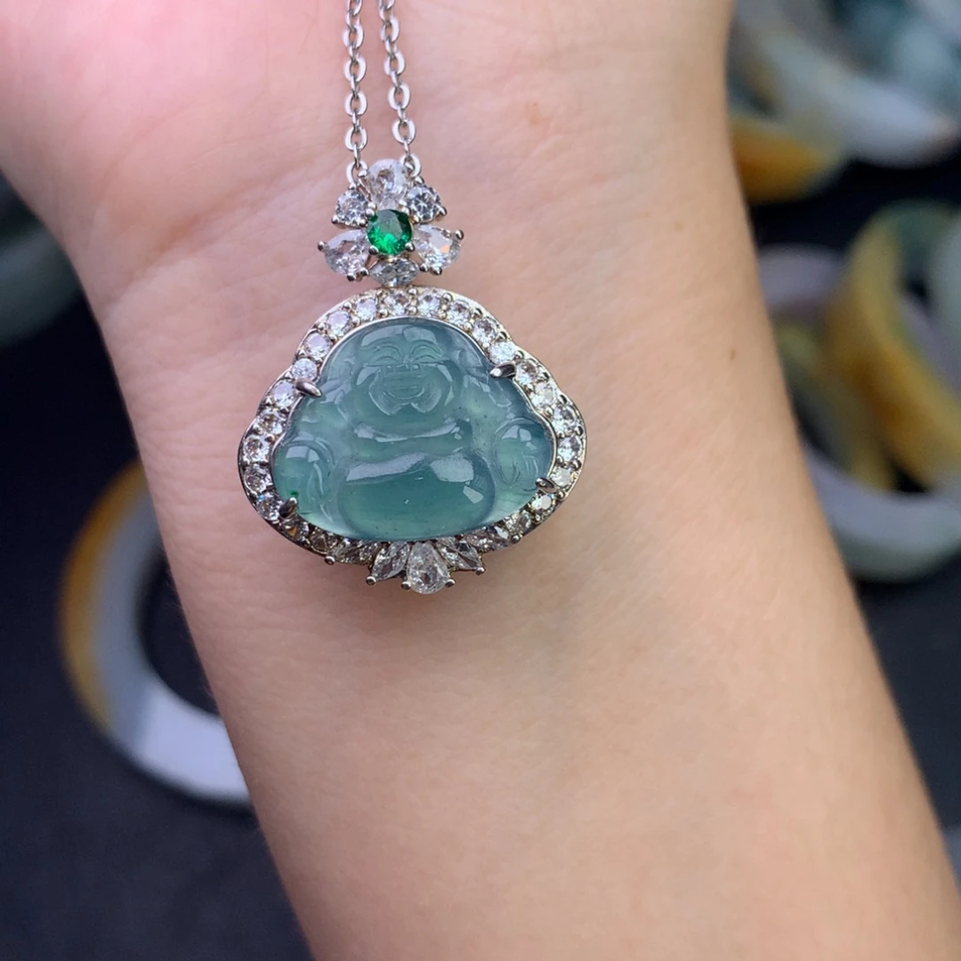 翡翠未镶嵌颈饰佛公