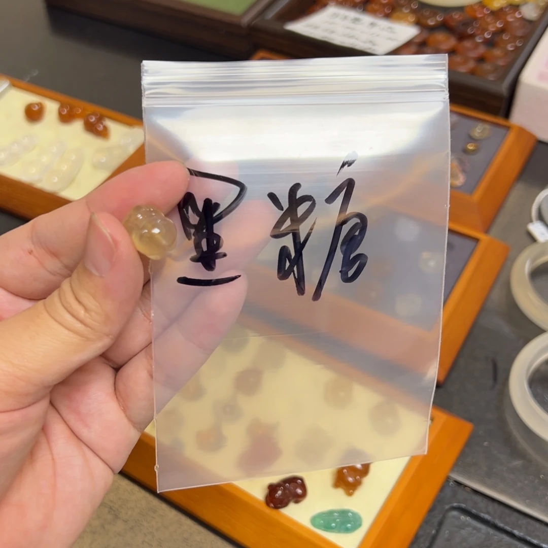 黑****玛瑙/玉髓未镶嵌珠宝半成品
