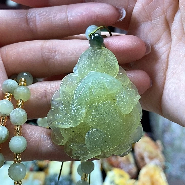 蛇纹石玉未镶嵌颈饰