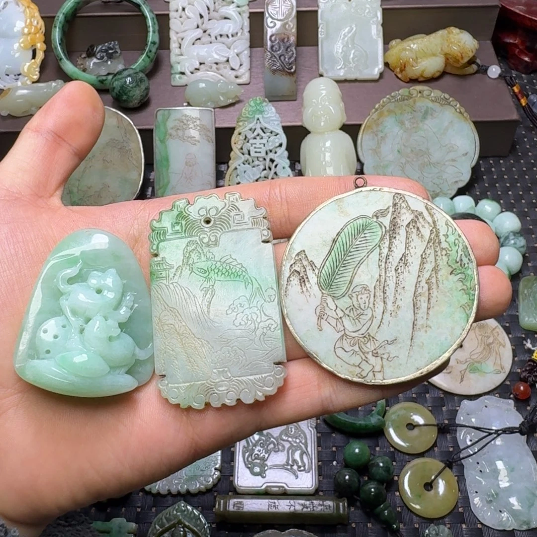 蓁***锘翡翠未镶嵌颈饰翡翠颈饰未镶嵌