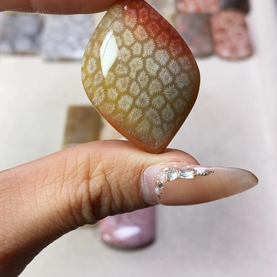 查罗石合金颈饰肖***削