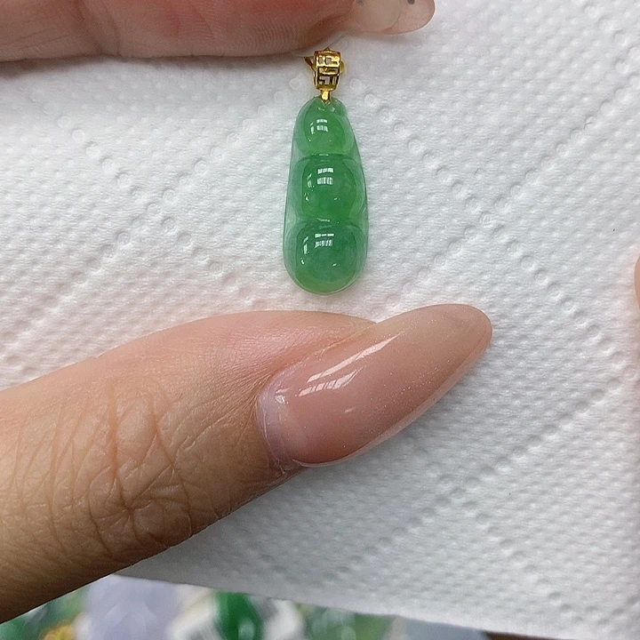 颈饰18K金镶嵌翡翠