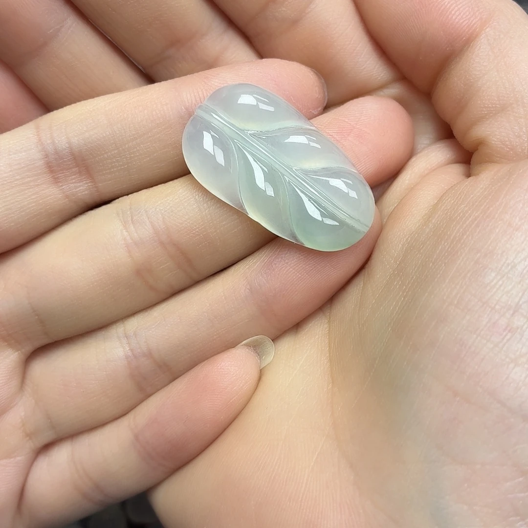 翡翠未镶嵌颈饰绿叶