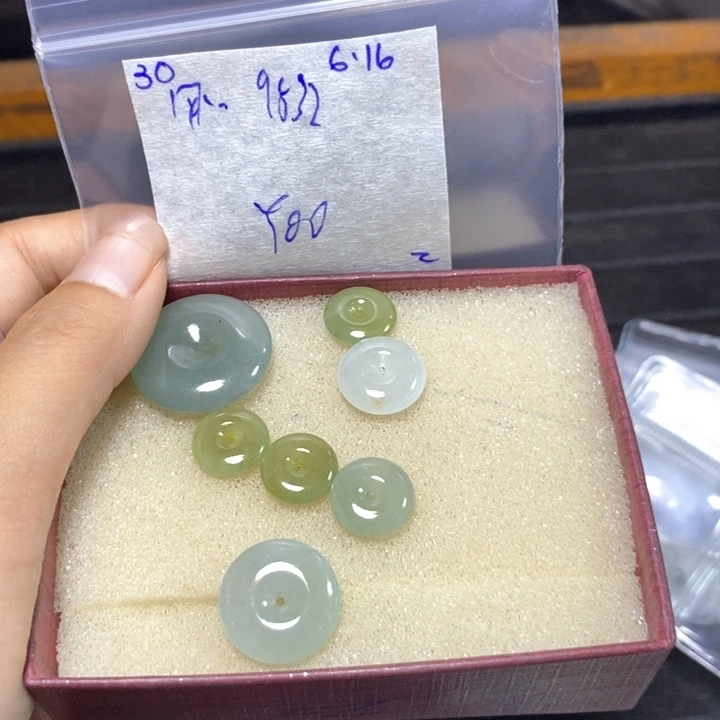 用***2定制翡翠未镶嵌不退