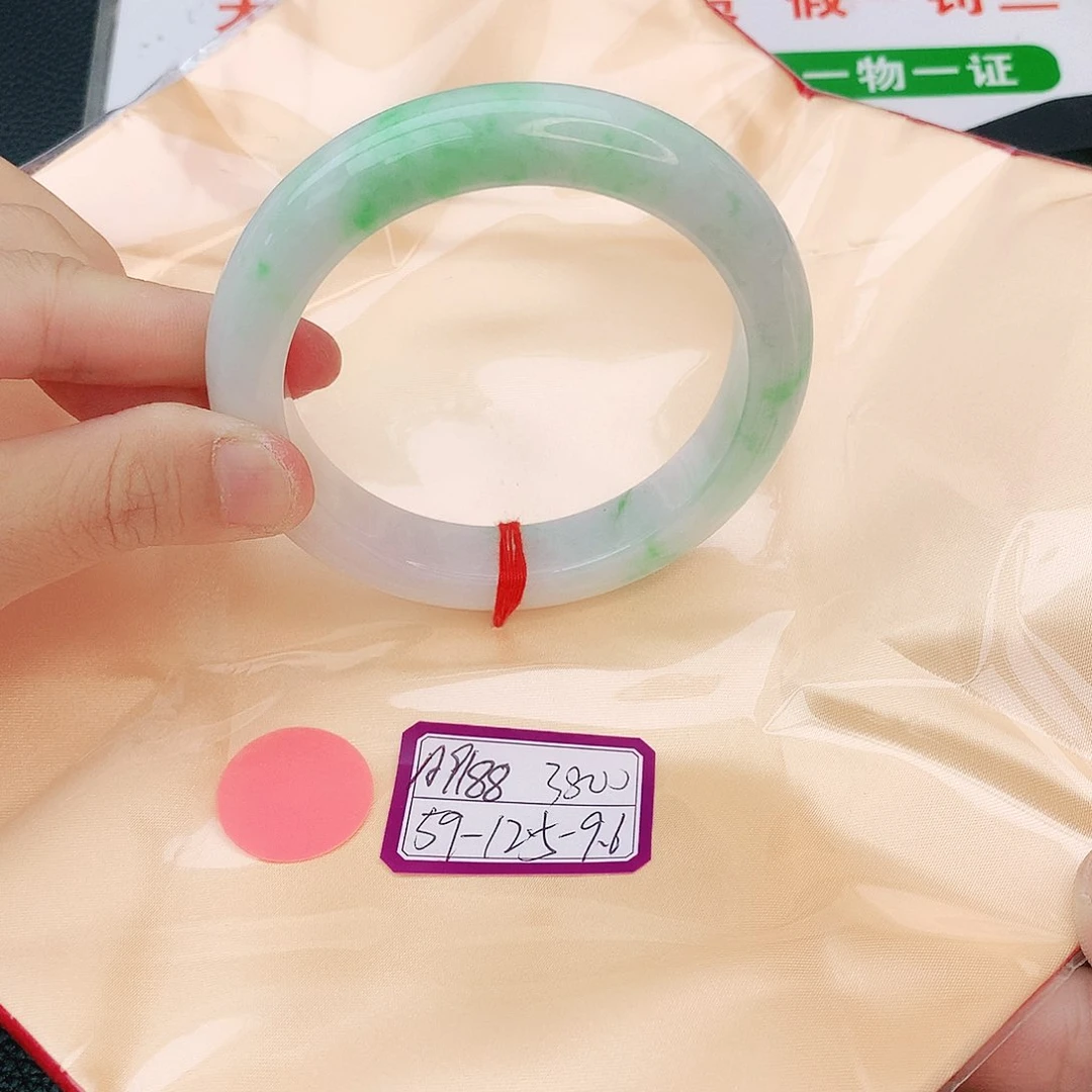 翡翠手镯未镶嵌我