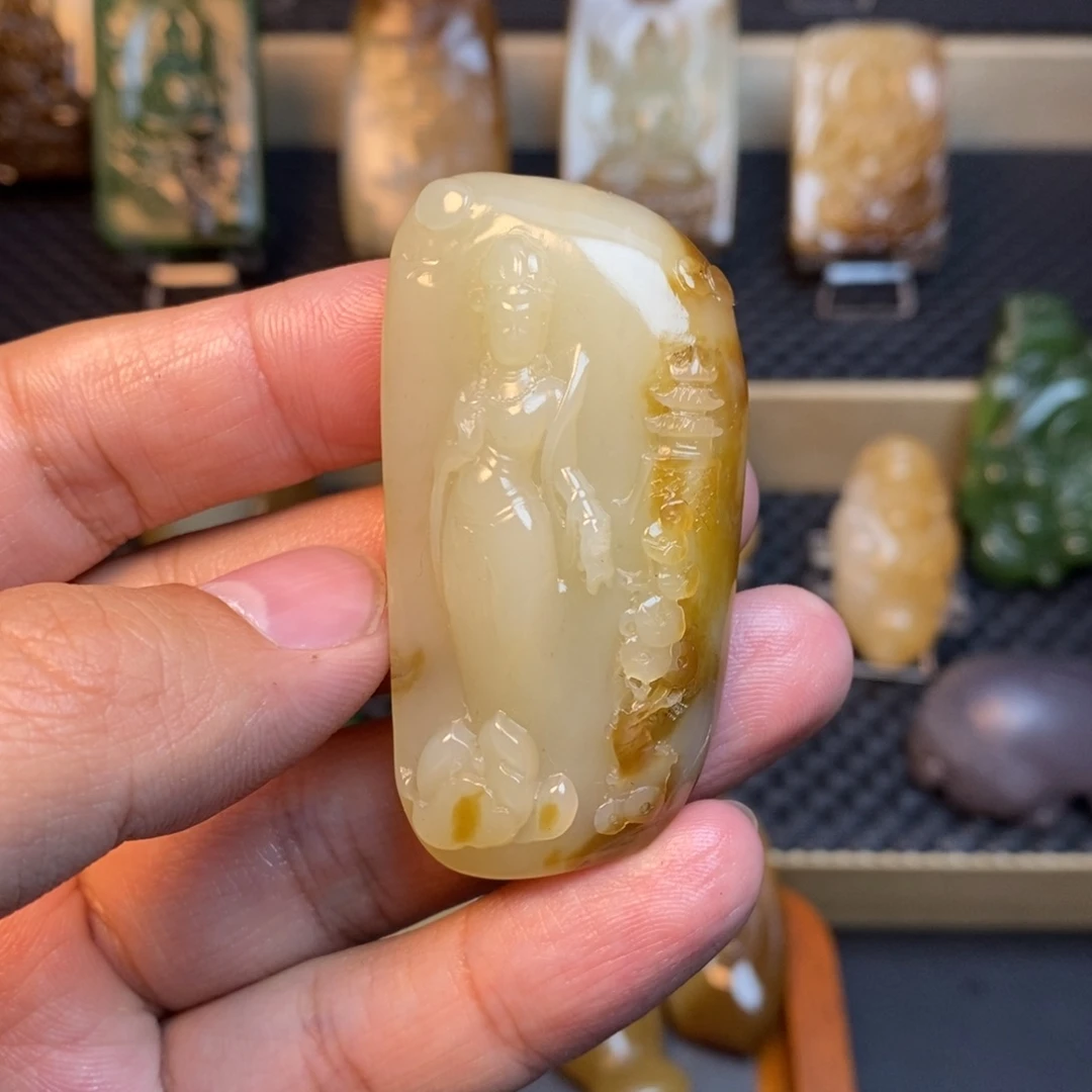 小****和田玉未镶嵌颈饰