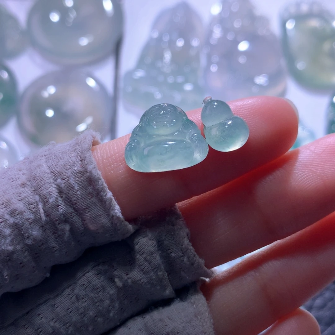 翡翠未镶嵌颈饰一对