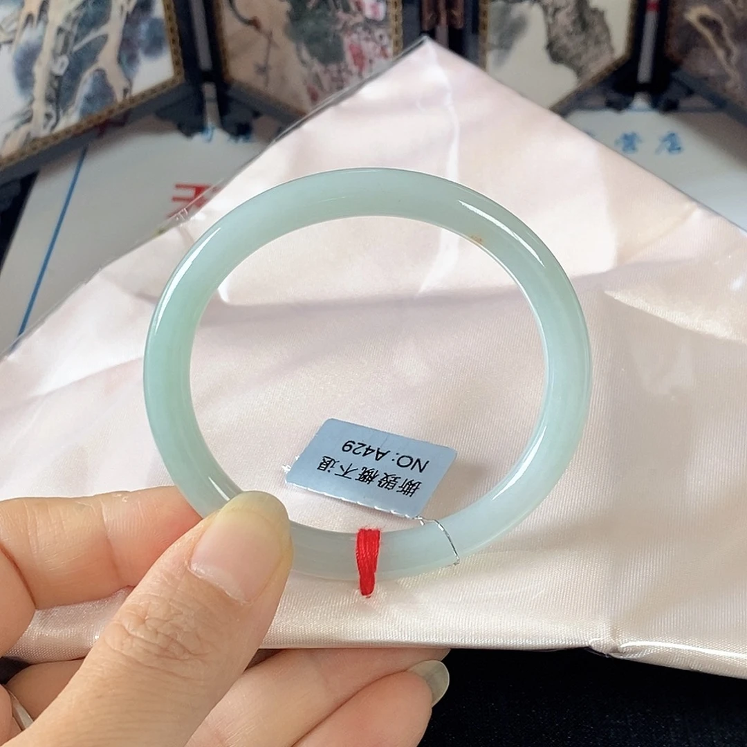 翡翠未镶嵌手镯（贵妃镯）52.5