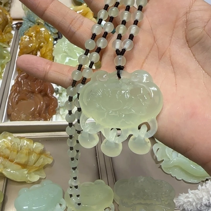 蛇纹石玉吊坠未镶嵌