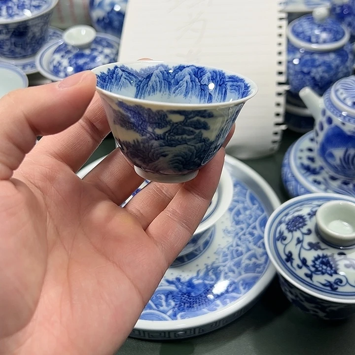 微瑕柴窑工笔山水薄胎小杯