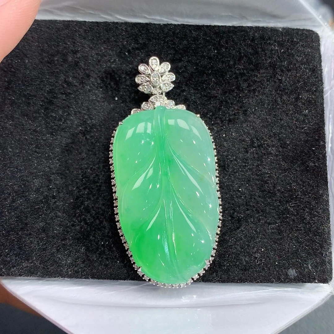 翡翠吊坠(赠链)18K金镶嵌
