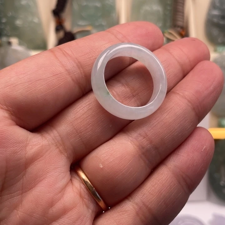 颈饰未镶嵌翡翠玉