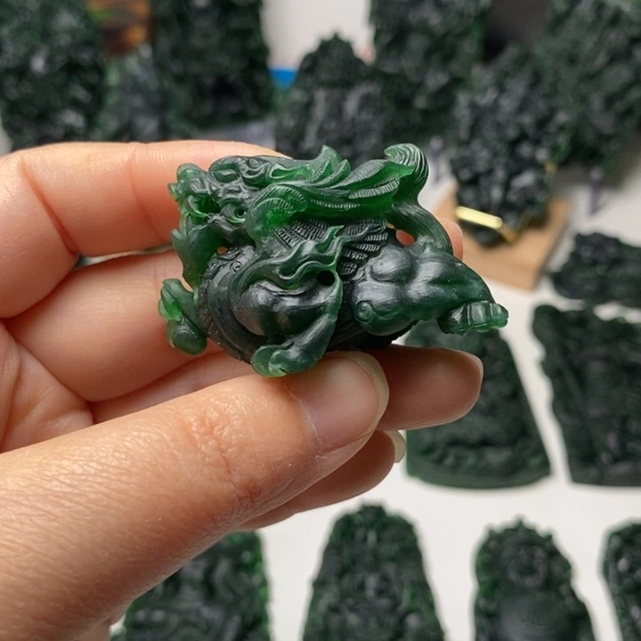定制翡翠未镶嵌貔貅